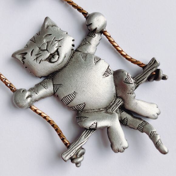VTG Signed JJ Brooch Cat On Swing Pewter with Birds Figural 80s 90s Pin - Picture 5 of 10